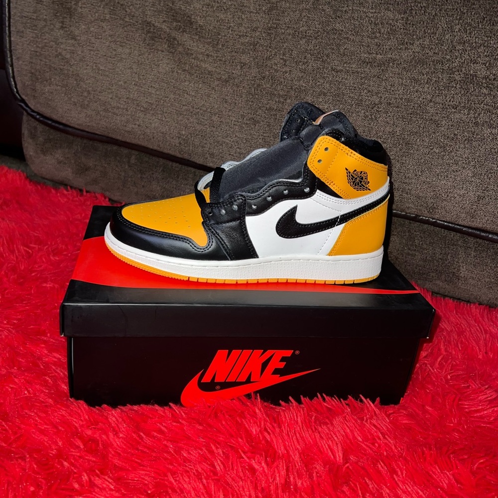 Air Jordan 1 Retro High “Yellow Toe” GS 6Y